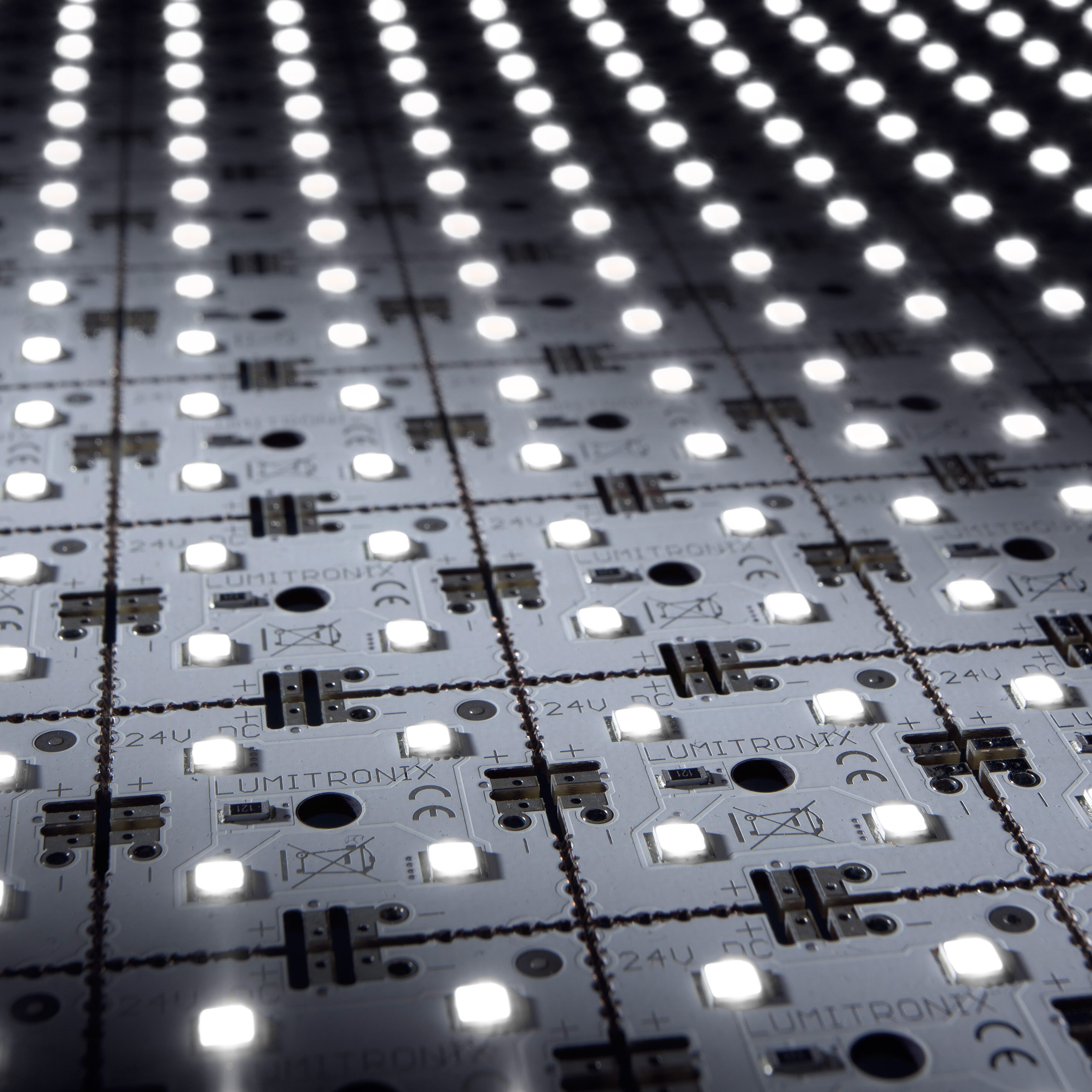 MatrixMini-9-4080 Nichia LED Module (9x1) pure white 4000K 680lm 36 LEDs 24V 4.3W 10.63x2.36" (7700 lm/sqft)